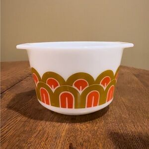 Vintage 1.5 Qt Pyrex Bowl with Brown and Orange Arches
